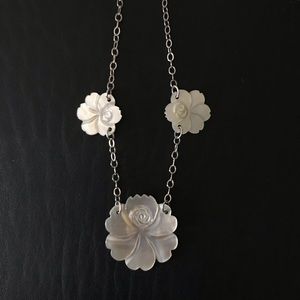 MOTHER OF PEARL FLOWER NECKLACE